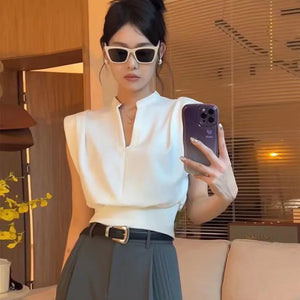 Sleeveless Shirt V-neck