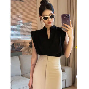 Sleeveless Shirt V-neck